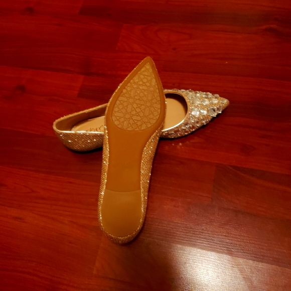 New Badgley Mischka Jeweled Pointed Toe Flats.  Champagne and Silver Comfortable - Picture 7 of 9